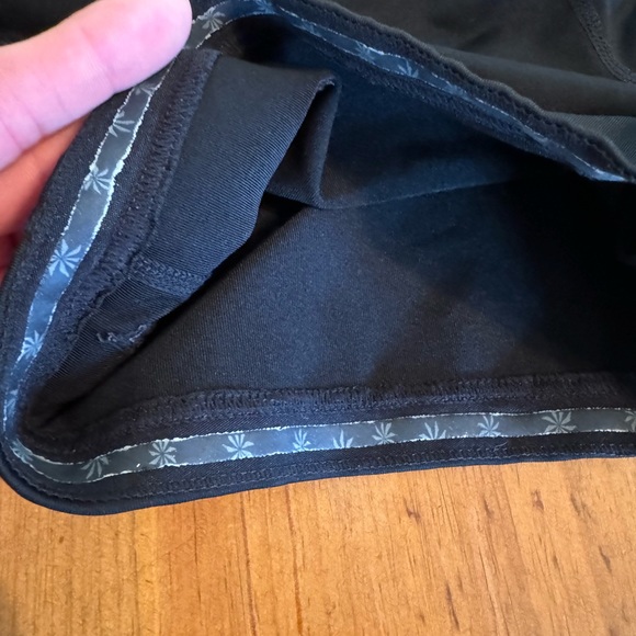 Short shorts! 😁 - Picture 6 of 6